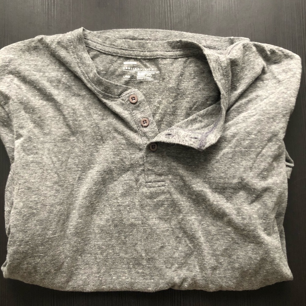 Men’s Henley. Size Large